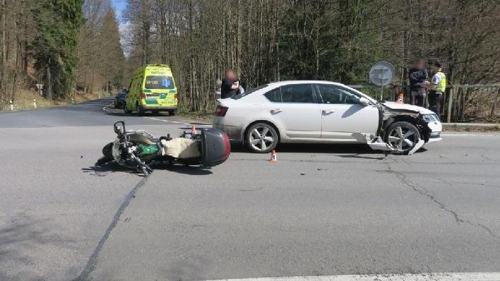 Octavie srazila na Šumpersku motorkáře